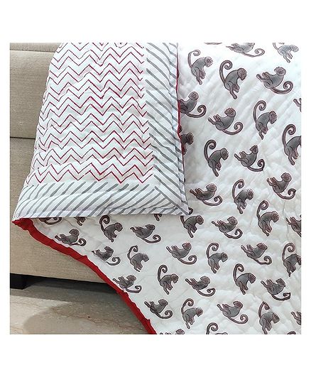Ikeda Designs Reversible Quilt Monkey Print - White And Red