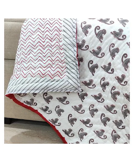Ikeda Designs Reversible Quilt Monkey Print - White And Red