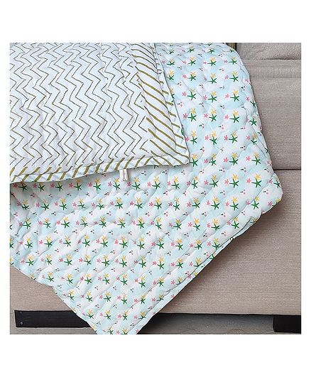 Ikeda Designs Reversible Quilt Star Print - Multicolor