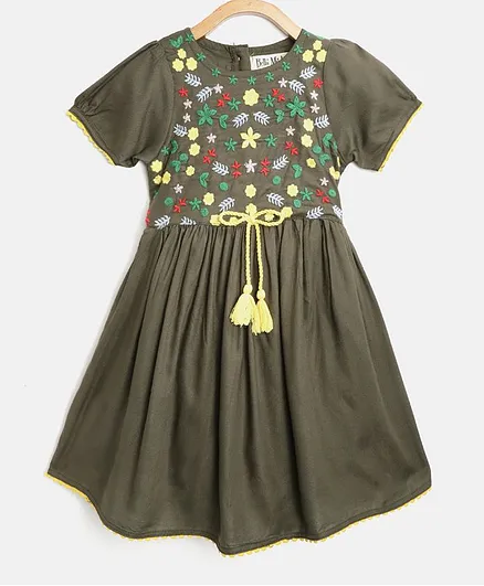 Bella Moda Short Sleeves Flower Embroidery Detailing Dress - Dark Green