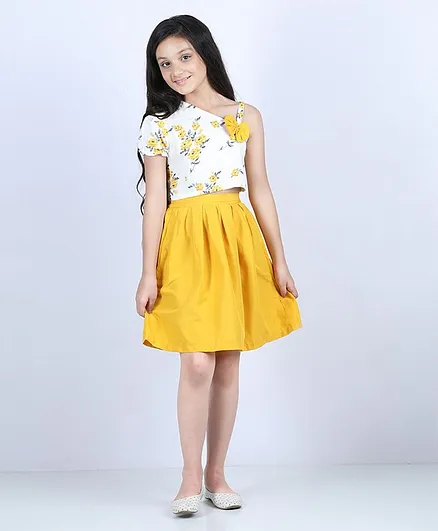 M'andy Half Sleeves One Shoulder Flower Print Top With Pleated Skirt - Yellow