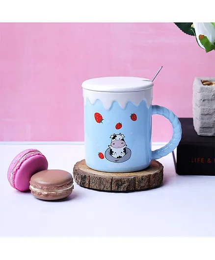 A Vintage Affair The Cute Cow Mug Strawberries Print Blue - 340 ml
