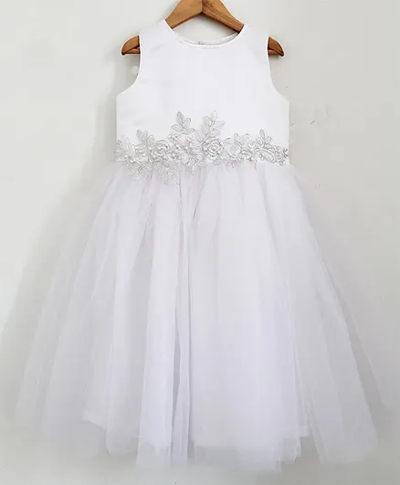 Woonie Sleeveless Flower Embroidery Detailing Dress - White