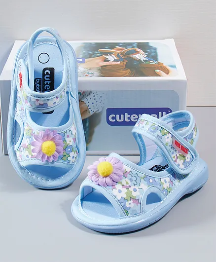 Cute Walk by Babyhug Sandals Floral Appliques - Blue