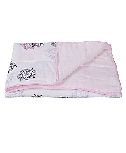 Mom's Home Organic Cotton Muslin Flower Print Quilt and 4 Muslin Swaddles - Multicolour