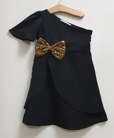 My Pink Closet Half Sleeves One Shoulder Solid Dress - Black