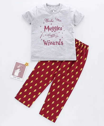 Nite Flite Half Sleeves Muggles Wizard Printed Night Suit - Grey & Maroon