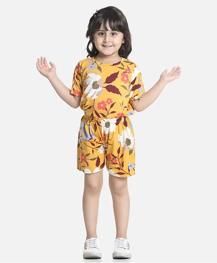 Cutiekins Half Sleeves Floral Print Tee With Shorts - Mustard & White