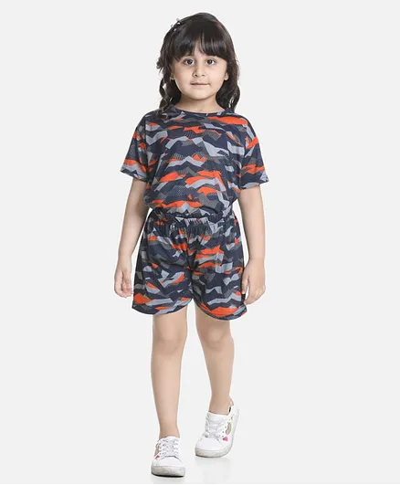 Cutiekins Half Sleeves Abstract Print Tee With Shorts - Multi Colour