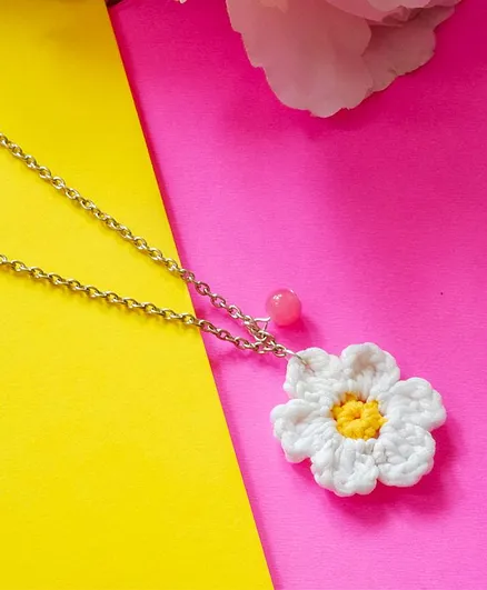 Bobbles & Scallops Crochet Daisy Necklace - White