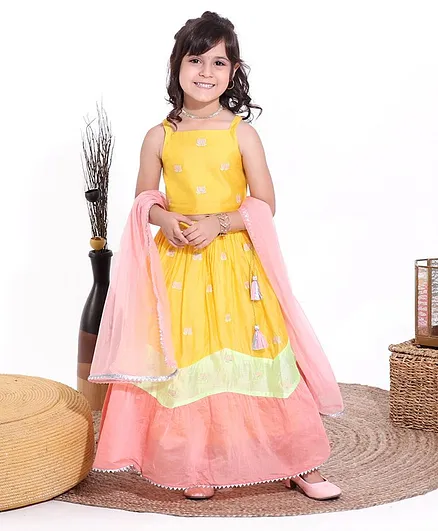Babyoye Singlet Sleeves Cotton Blend Choli and Lace Border Lehenga with Dupatta Lotus Embroidery - Yellow