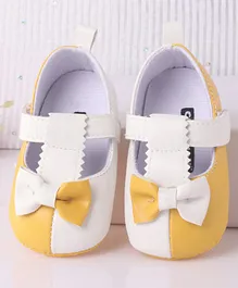 Cute Walk by Babyhug Velcro Booties Bow Applique - Yellow