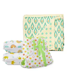 SuperBottoms Combo Of 3 Dry Feel Layer Baby Nappy & Reversible Blanket - Multicolor 