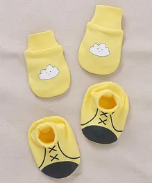 Babyoye Cotton Mittens & Booties Set Printed - Yellow