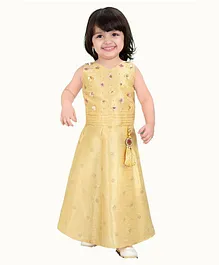 Joy-n-Jolly Sleeveless Floral Applique Embellished Top With Tassel Ornamentation Skirt - Golden