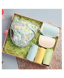 SuperBottoms Combo Baby Gift Freesize UNO 1 Booster Pad and 3 Easy Clean Top Sheets UNO Hunny Bunny- Multicolor