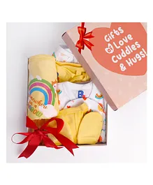SuperBottoms Premium Newborn Gift Pack of Baby Wipes Mittens & Booties Beanie Bib Swaddle Jhabla - Yelllow