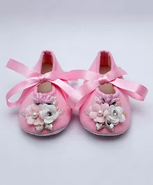 Daizy Corsage Applique Detailed Booties - Pink