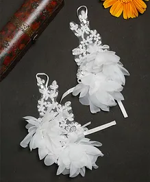 Tipy Tipy Tap Stone Embellished Floral Embroidered & Applique Detailed No Finger Lace Hand Gloves - White