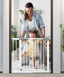 StarAndDaisy Baby Safety Gate with Auto Close Hold Open Features - White