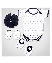 1st Step Baby Gift Set Pack of 4 (Bodysuit, Wash Cloth, A Pair of Booties, A Pair of Mittens)