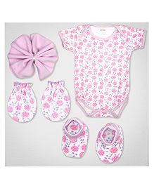 1st Step Baby Gift Set Pack of 4 (Bodysuit, Wash Cloth, A Pair of Booties, A Pair of Mittens)