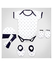 1st Step Baby Gift Set Pack of 6 (Bodysuit, 2 Wash Cloths, A Pair of Booties, A Pair of Mittens and A Hat)
