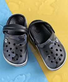 Kidlingss Camouflage Print Clogs - Black
