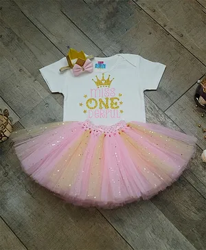 TINY MINY MEE One Print Short Sleeves Onesie With Headband & Skirt - Pink & White