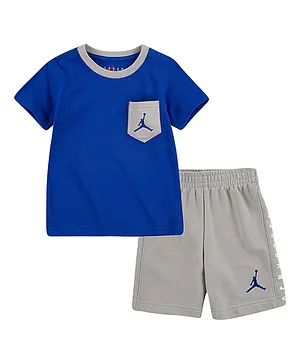 Jordan Half Sleeves Logo Embroidered Tee With Shorts - Blue