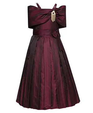 Adiva Short Sleeves Brooch Embellished Pleated Dress - Dark Purple