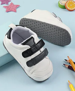 KIDLINGSS Double Velcro Shoe Style Booties - White & Black
