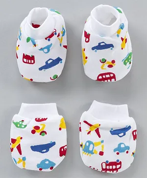 Simply Cotton Mittens And Booties All Over Car Printed - White