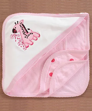 Mom's Pet Giraffe Embroidered Bath Towel - Pink
