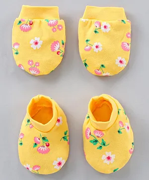 Babyhug 100% Cotton Mittens & Booties Set Floral Print - Yellow