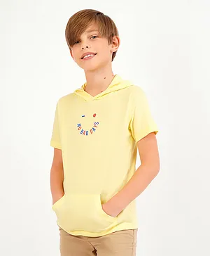 Primo Gino Half Sleeves Hooded T-Shirt Text Print - Yellow