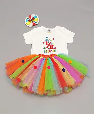 TINY MINY MEE Half Sleeves Half Birthday Patch Bodysuit With Pom Pom Applique Flared Skirt And Bow Hair Band - Multicolor