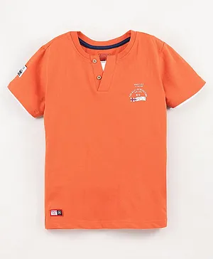 Niomoda Half Sleeves T-Shirt With Front Closure - Red