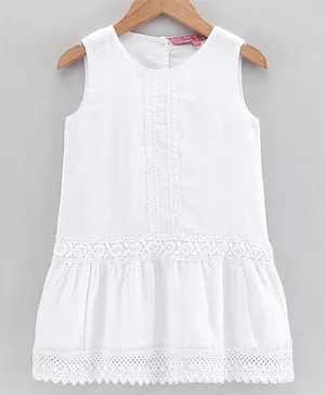 Trendy Cart Sleeveless Lace Detailed Dress - White