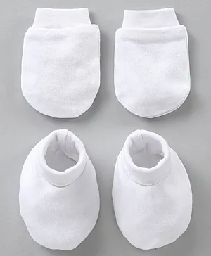 Babyhug Essentials Cotton Mittens & Booties Set Solid - White