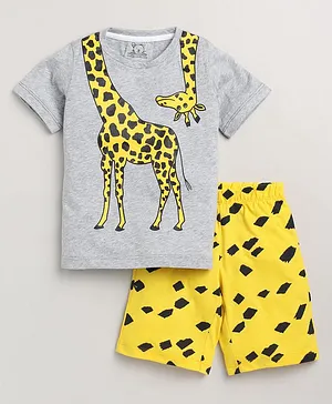 Little Marine Half Sleeves Giraffe Print T Shirt And Shorts - Grey