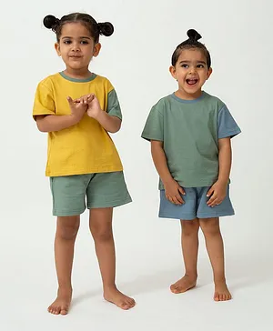 Saltpetre Set Of 2 Unisex Half Sleeves Colour Blocked T Shirt And Shorts - Green And Yellow