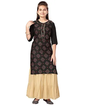 Aarika Three Fourth Sleeves Ethnic Motif Printed Gotta Patti Kurta With Skirt - Black