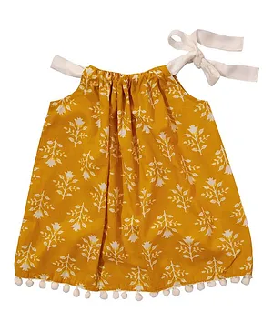 Snowflakes Sleeveless Pom Pom Lace Detailing Motif Printed Dress - Yellow