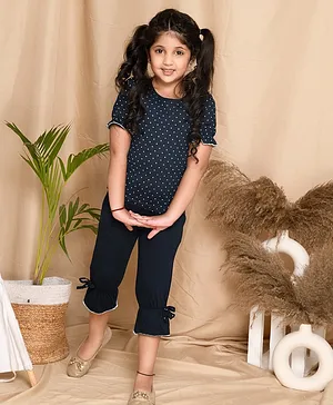 Kids Cave Half Puffed Sleeves Stars Printed Tee & Three Fourth Length Bow Applique Gathered Detail Solid Capri Pants - Blue