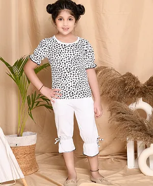 Kids Cave Half Puffed Sleeves Hearts Printed Tee & Three Fourth Length Bow Applique Gathered Detail Solid Capri Pants - White
