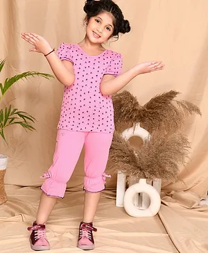 Kids Cave Half Puffed Sleeves Petal Printed Tee & Three Fourth Length Bow Applique Gathered Detail Solid Capri Pants - Pink