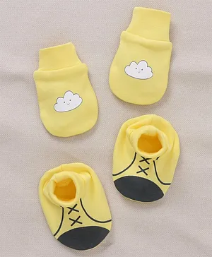 Babyoye Cotton Mittens & Booties Set Printed - Yellow