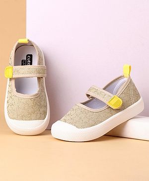 Cute Walk by Babyhug Velcro Closure Casual Shoes Star Print - Beige