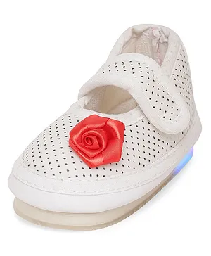 Chiu Polka Dot Print LED Light Shoes With Chu Chu Music Sound - White